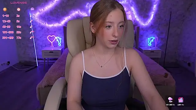 Snapshot of SilverrMoon chatting on February 2025 07:46:01 PM SilverrMoon online show from February 2025 07:46:01 PM