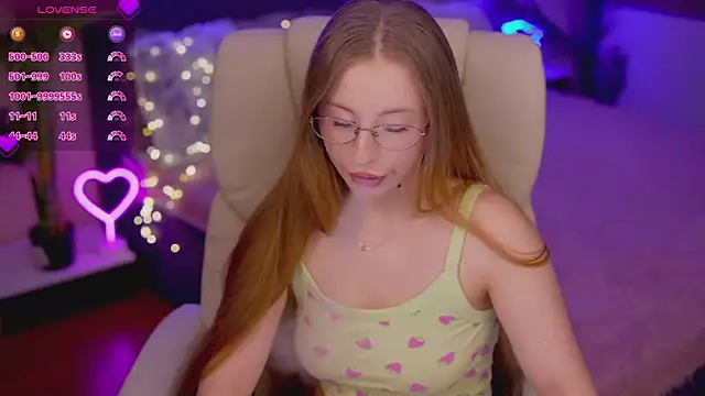 Snapshot of SilverrMoon chatting on November 2025 02:35:01 PM SilverrMoon online show from November 2025 02:35:01 PM