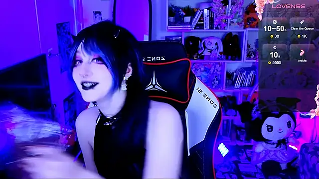 Snapshot of Aki__Ra chatting on April 2026 11:53:02 PM Aki Ra online show from April 2026 11:53:02 PM