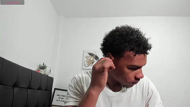 RoddyRich11 online show from December 2025 12:23:02 PM