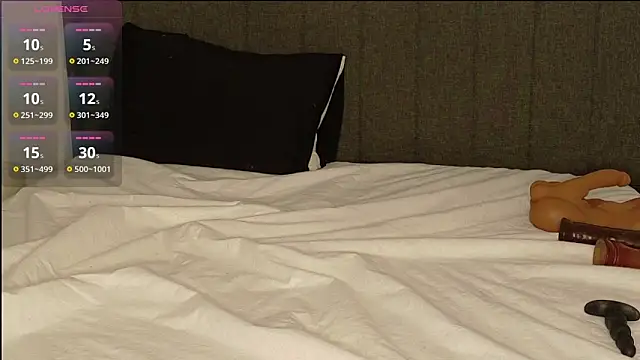 Snapshot of misscatxo chatting on April 2026 04:12:02 AM misscatxo online show from April 2026 04:12:02 AM