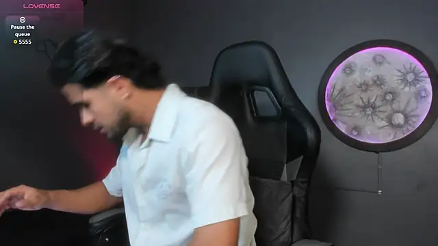 khriss brown online show from November 2025 08:53:02 PM