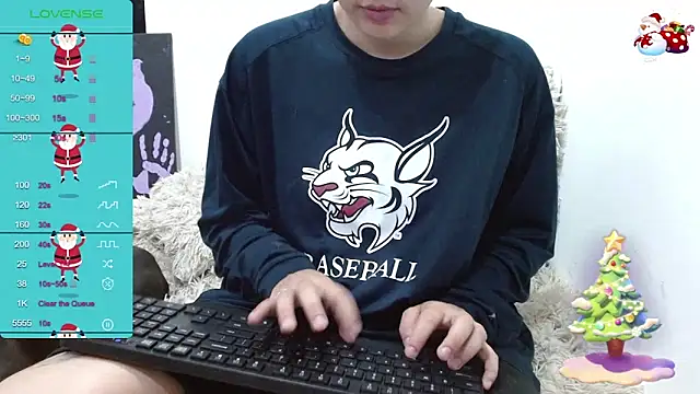 Snapshot of TRIXIE_TANG28 chatting on December 2024 10:58:02 PM TRIXIE TANG28 online show from December 2024 10:58:02 PM