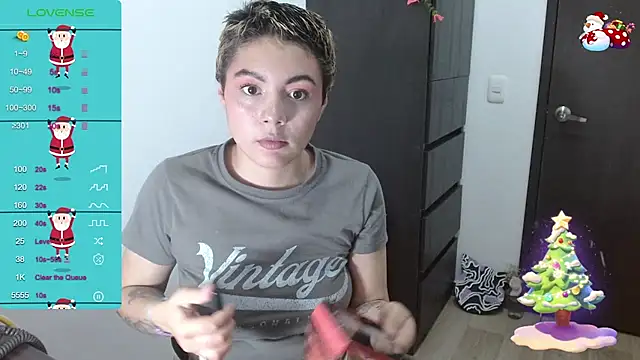 Snapshot of TRIXIE_TANG28 chatting on December 2024 11:17:01 PM TRIXIE TANG28 online show from December 2024 11:17:01 PM