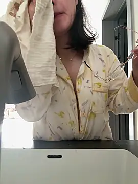 Snapshot of Krismil3 chatting on April 2026 12:19:02 AM Krismil3 online show from April 2026 12:19:02 AM