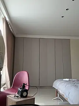 Snapshot of Krismil3 chatting on April 2026 12:16:02 AM Krismil3 online show from April 2026 12:16:02 AM