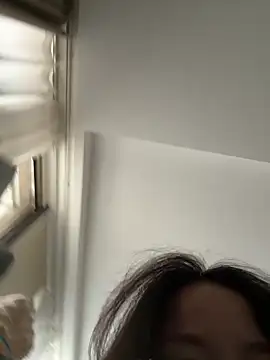 Snapshot of Krismil3 chatting on April 2026 01:21:01 AM Krismil3 online show from April 2026 01:21:01 AM