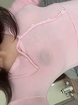 Snapshot of Krismil3 chatting on April 2026 01:21:01 AM Krismil3 online show from April 2026 01:21:01 AM