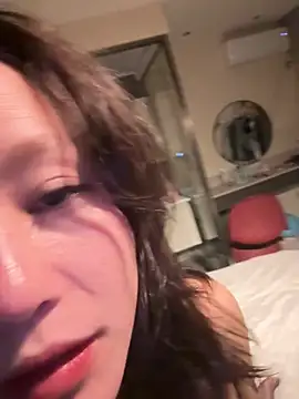 Snapshot of Krismil3 chatting on April 2026 12:32:01 PM Krismil3 online show from April 2026 12:32:01 PM