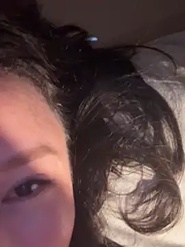 Snapshot of Krismil3 chatting on April 2026 01:06:02 PM Krismil3 online show from April 2026 01:06:02 PM