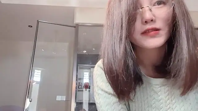 Snapshot of Krismil3 chatting on April 2026 01:19:01 AM Krismil3 online show from April 2026 01:19:01 AM