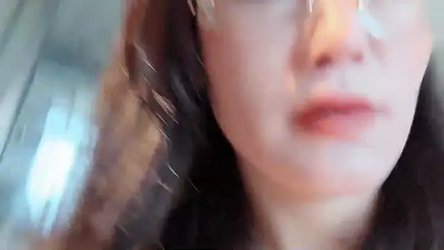 Snapshot of Krismil3 chatting on April 2026 01:18:01 AM Krismil3 online show from April 2026 01:18:01 AM