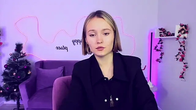 Snapshot of BritnieCute chatting on December 2024 08:28:01 AM BritnieCute online show from December 2024 08:28:01 AM