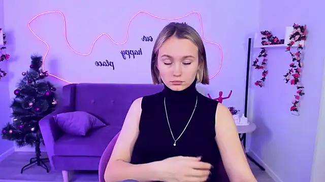 Snapshot of BritnieCute chatting on December 2024 07:38:02 AM BritnieCute online show from December 2024 07:38:02 AM