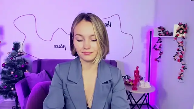 Snapshot of BritnieCute chatting on December 2024 05:58:02 AM BritnieCute online show from December 2024 05:58:02 AM