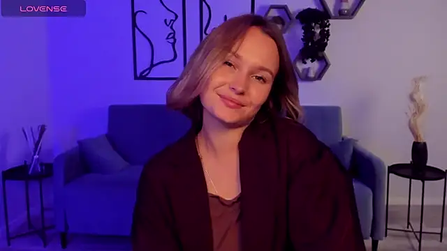 Snapshot of BritnieCute chatting on October 2025 05:27:01 AM BritnieCute online show from October 2025 05:27:01 AM