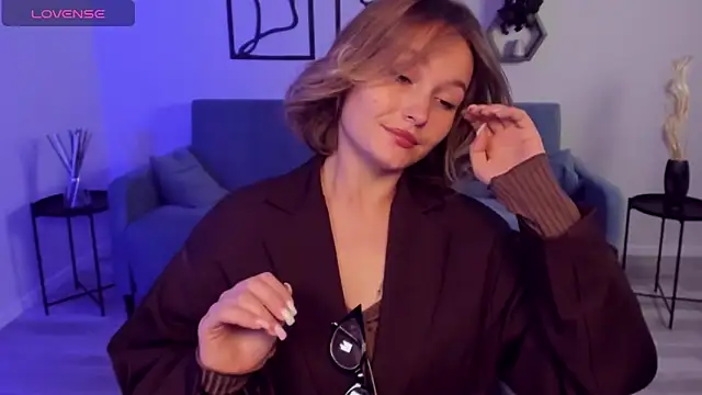 Snapshot of BritnieCute chatting on October 2025 05:16:02 AM BritnieCute online show from October 2025 05:16:02 AM