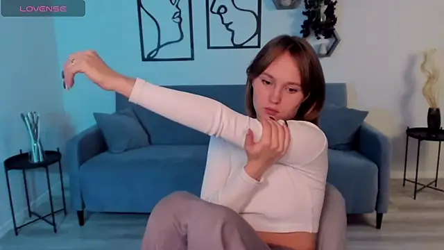 Snapshot of BritnieCute chatting on October 2025 05:20:02 AM BritnieCute online show from October 2025 05:20:02 AM