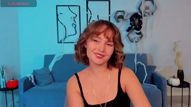 Snapshot of BritnieCute chatting on November 2025 04:36:02 AM BritnieCute online show from November 2025 04:36:02 AM