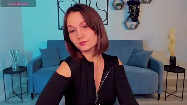 Snapshot of BritnieCute chatting on November 2025 05:01:02 AM BritnieCute online show from November 2025 05:01:02 AM