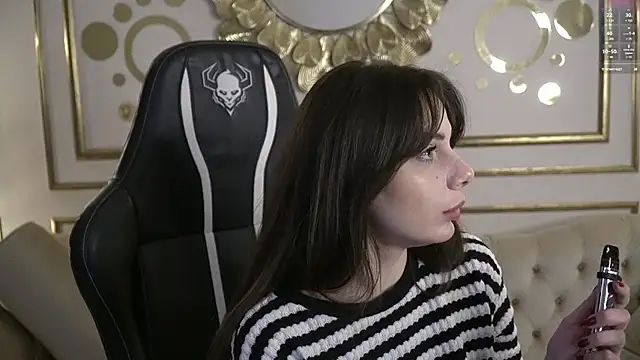 Snapshot of Alisa054 chatting on February 2025 10:52:02 PM Alisa054 online show from February 2025 10:52:02 PM