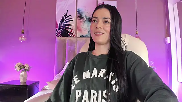 Snapshot of BellaClaiir chatting on November 2025 03:00:01 PM BellaClaiir online show from November 2025 03:00:01 PM