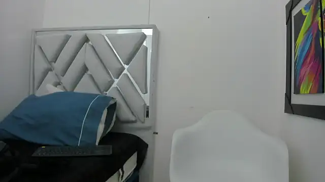 Snapshot of leslyylove chatting on January 2025 03:09:02 AM leslyylove online show from January 2025 03:09:02 AM