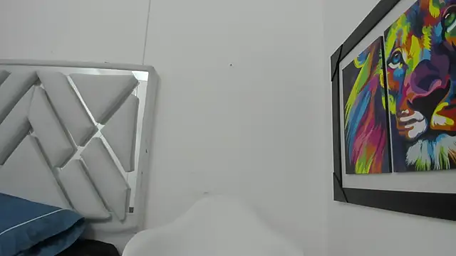 Snapshot of leslyylove chatting on January 2025 03:11:01 AM leslyylove online show from January 2025 03:11:01 AM