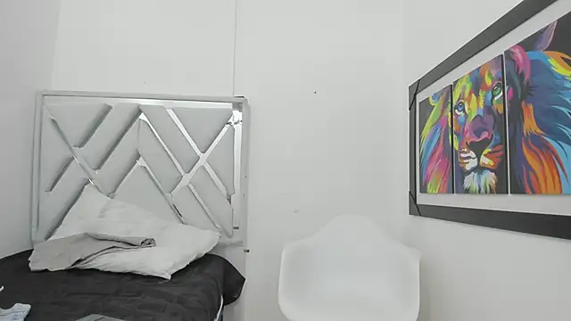 Snapshot of leslyylove chatting on February 2025 03:18:02 AM leslyylove online show from February 2025 03:18:02 AM