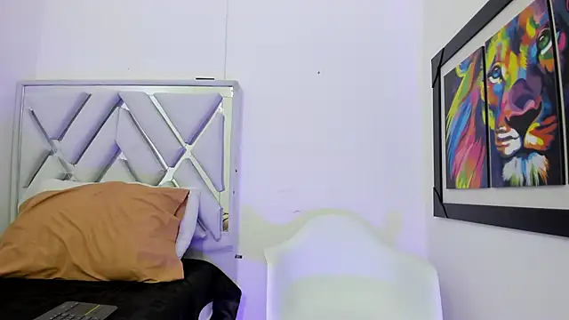 Snapshot of leslyylove chatting on February 2025 03:15:02 AM leslyylove online show from February 2025 03:15:02 AM