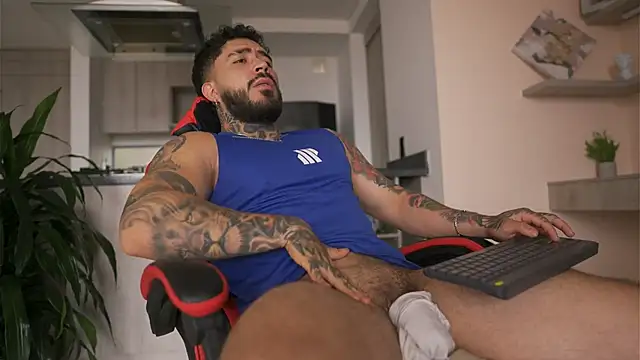 LeoSalvatore  online show from October 2025 03:55:01 PM