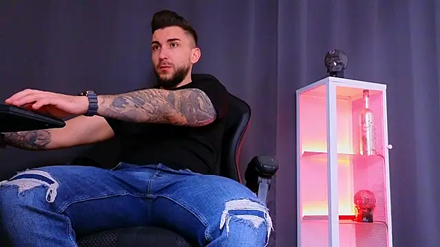 MightyAaron66 online show from February 2025 10:44:02 AM