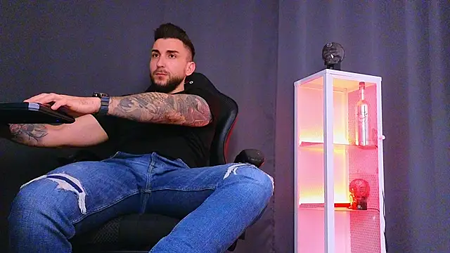 MightyAaron66 online show from February 2025 02:00:01 PM