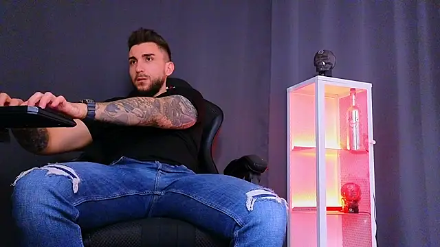 MightyAaron66 online show from February 2025 06:09:02 AM