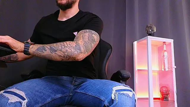 MightyAaron66 online show from February 2025 07:55:02 AM