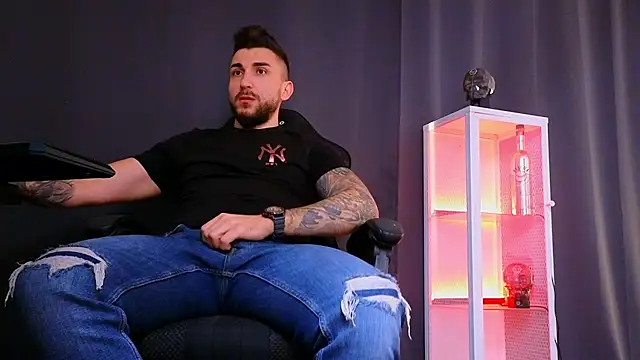 MightyAaron66 online show from February 2025 07:42:02 AM