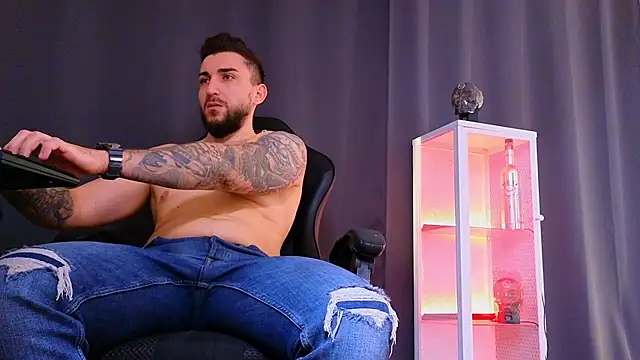 MightyAaron66 online show from March 2025 08:37:02 AM