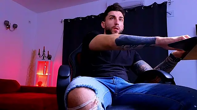 MightyAaron66 online show from November 2025 04:01:02 AM