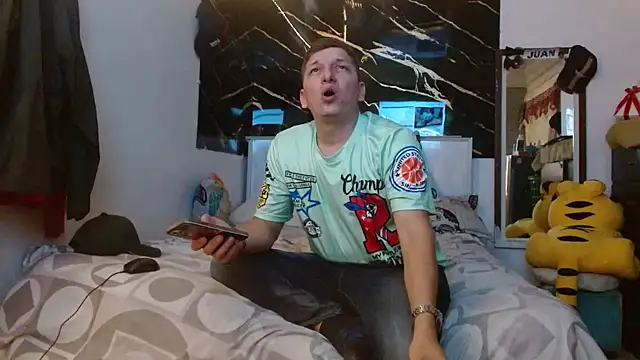 Snapshot of couplehot7777 chatting on October 2025 03:18:02 AM couplehot7777 online show from October 2025 03:18:02 AM