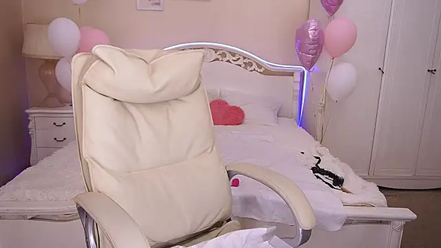 Snapshot of KiraRoxx chatting on February 2025 08:10:01 PM KiraRoxx online show from February 2025 08:10:01 PM