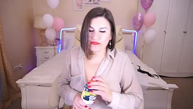 Snapshot of KiraRoxx chatting on February 2025 11:14:02 PM KiraRoxx online show from February 2025 11:14:02 PM