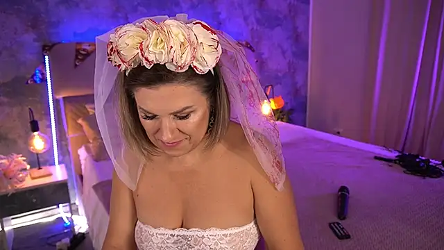 Snapshot of KiraRoxx chatting on October 2025 10:32:02 PM KiraRoxx online show from October 2025 10:32:02 PM