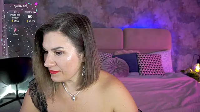 Snapshot of KiraRoxx chatting on February 2026 04:33:01 PM KiraRoxx online show from February 2026 04:33:01 PM