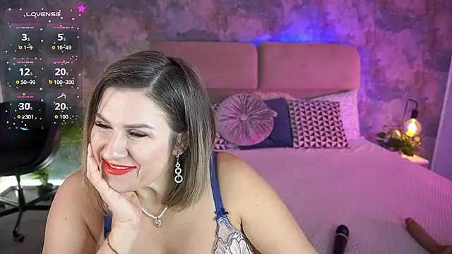 Snapshot of KiraRoxx chatting on February 2026 07:39:02 PM KiraRoxx online show from February 2026 07:39:02 PM