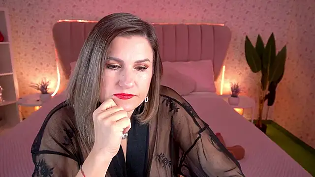 Snapshot of KiraRoxx chatting on February 2026 06:04:02 PM KiraRoxx online show from February 2026 06:04:02 PM