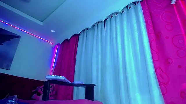 NahomiCamper online show from September 2025 02:31:01 PM