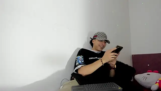 Snapshot of HeellBoy_ chatting on December 2025 01:13:01 AM HeellBoy online show from December 2025 01:13:01 AM