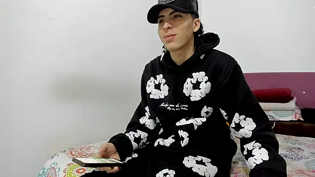 Snapshot of HeellBoy_ chatting on February 2026 08:25:02 AM HeellBoy online show from February 2026 08:25:02 AM