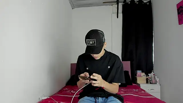 Snapshot of HeellBoy_ chatting on March 2026 07:39:01 PM HeellBoy online show from March 2026 07:39:01 PM