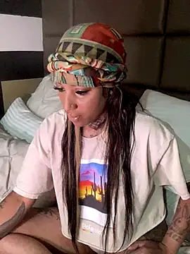 CrownedNyaries online show from December 2024 08:07:02 PM